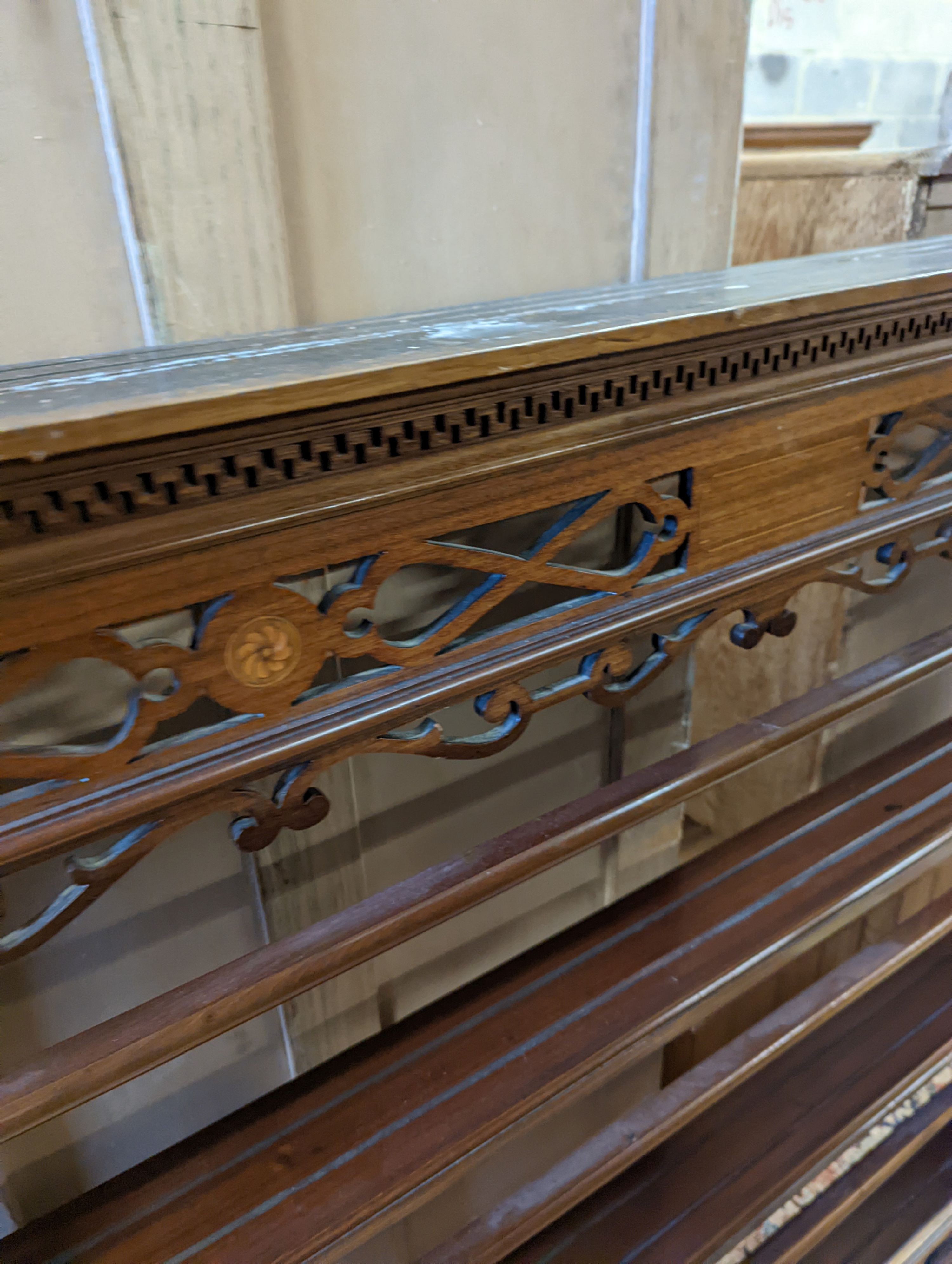 A George III style inlaid mahogany plate rack, width 135cm, depth 17cm, height 119cm